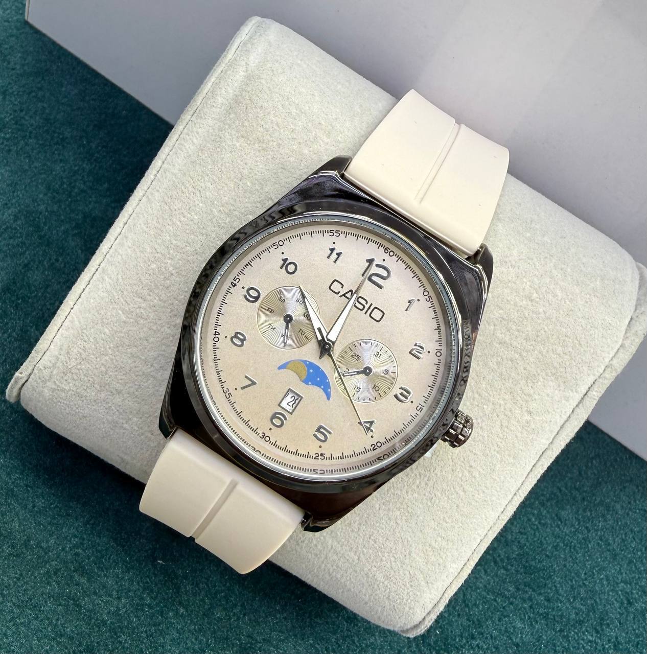 ساعت کاسیو دایره با قفل مگنتی